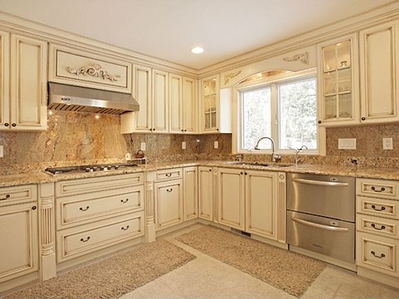 GOURMET KITCHEN VIEW 2