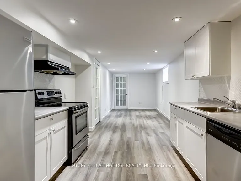104 Leslie St #LOWER — Photo 4