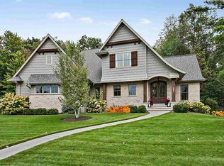 2396 Crown Pointe Blvd, Suamico, WI 54173