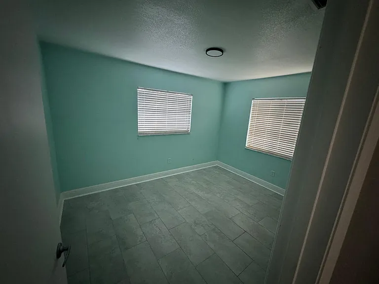 1178 S Cooper Dr — Photo 6