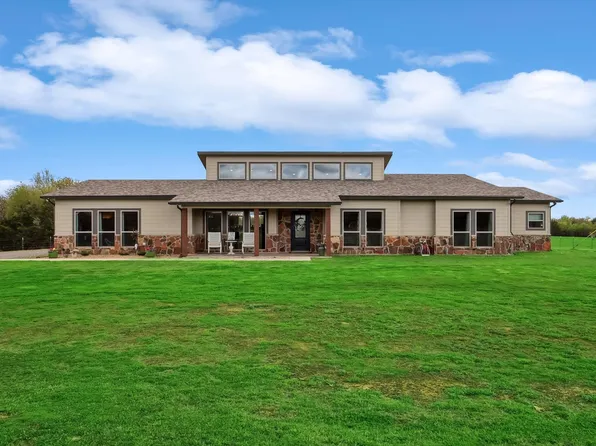 812 McKenzie Rd, Tioga, TX 76271