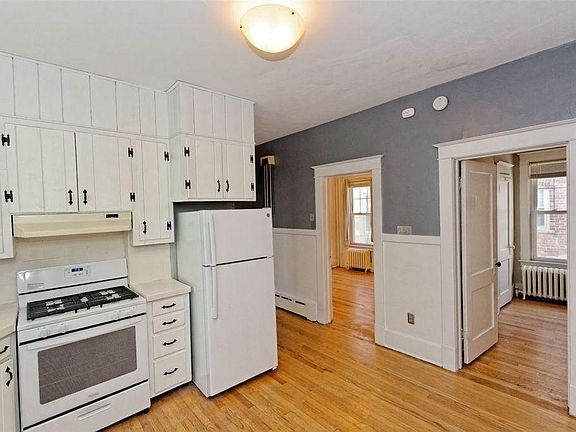 4th image of 7 Parkwood St #1
