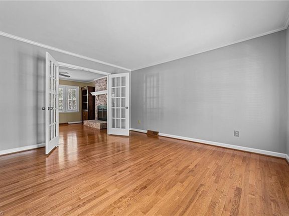 4th image of 2616 Baytree Dr