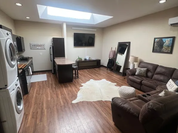 Downtown Condos AirBnb, 209 1/2 Main St S #2, Aberdeen, SD 57401