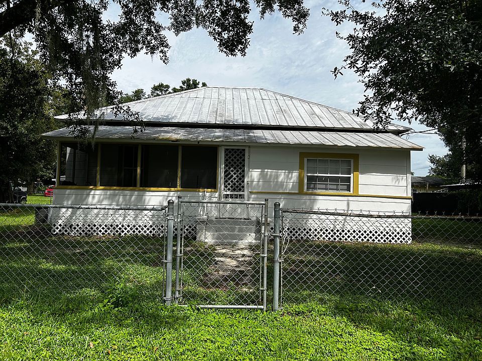 1st image of 1008 NE 4th St