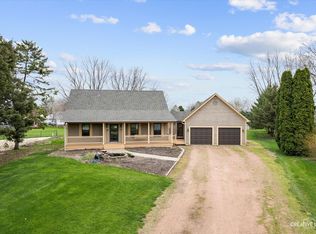 519 Hickory Cir, Somonauk, IL 60552