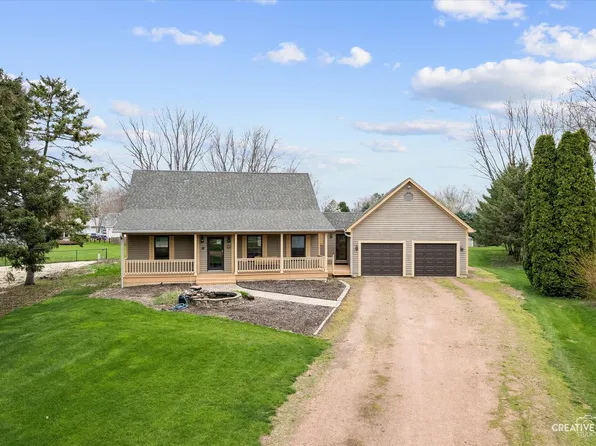 519 Hickory Cir, Somonauk, IL 60552