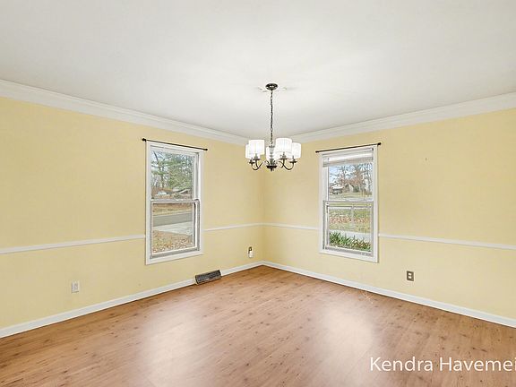 5th image of 4867 Northview Ave NE
