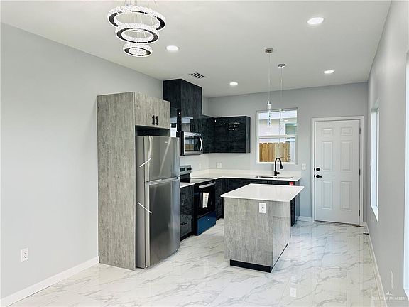 3rd image of 1024 N Clarence Ave #3