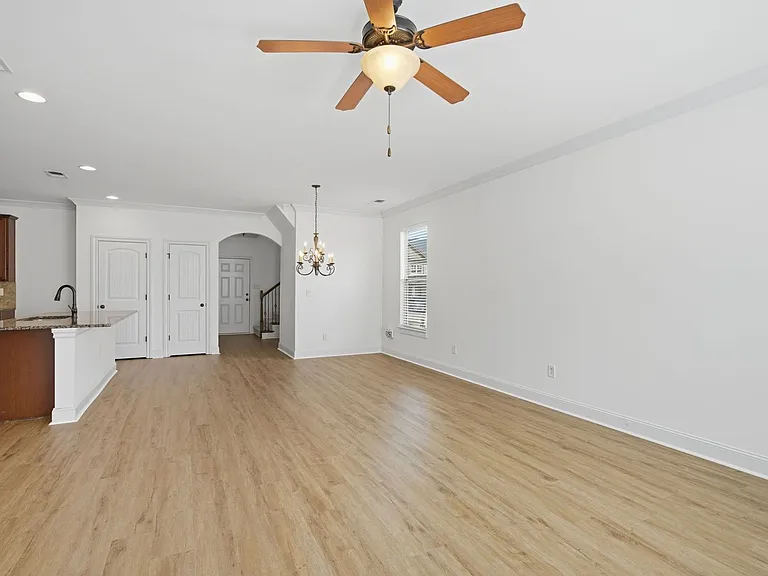 5060 Rialto Way — Photo 5