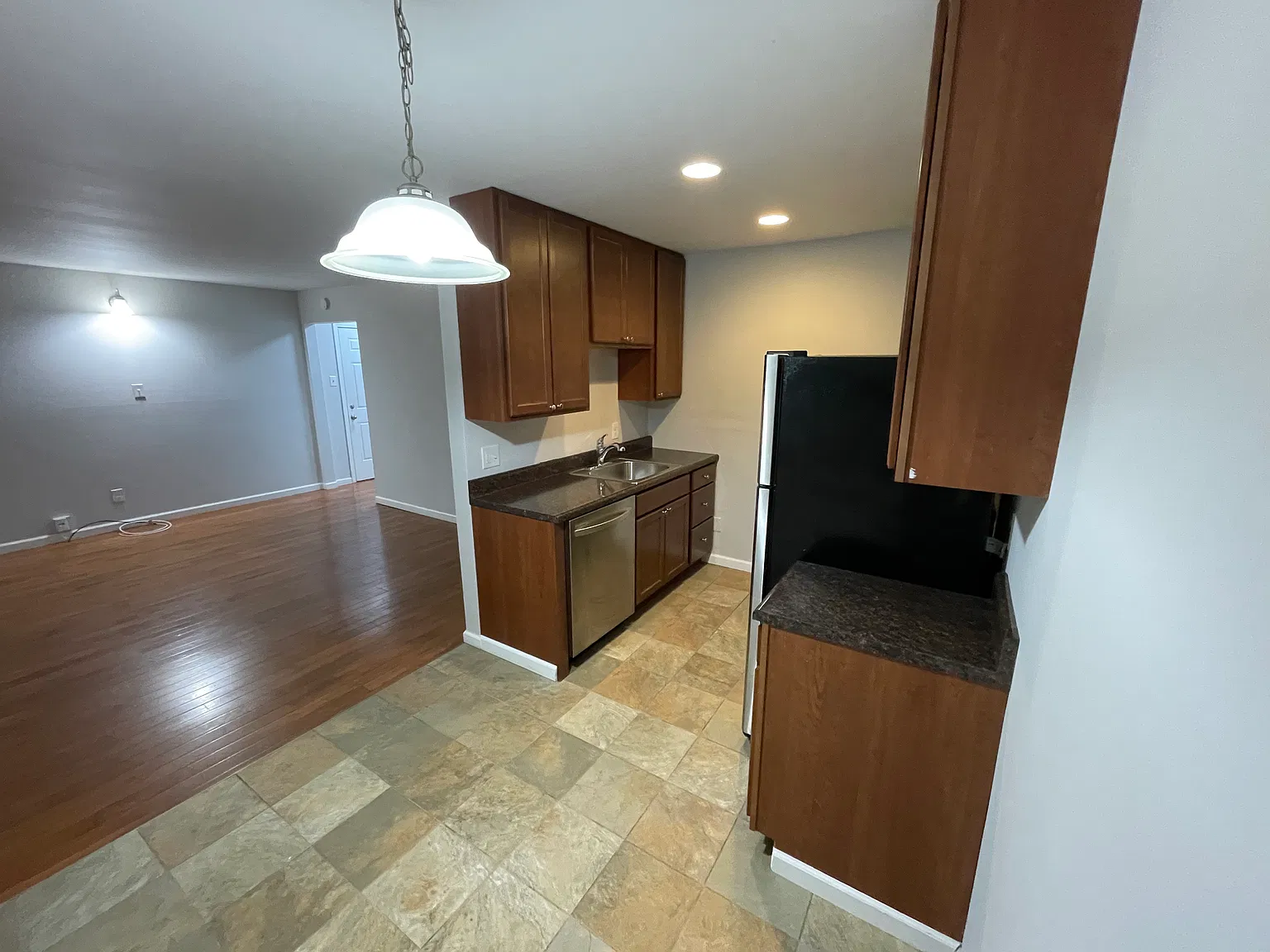 1 bed, 750 sqft, $975 — Photo 2