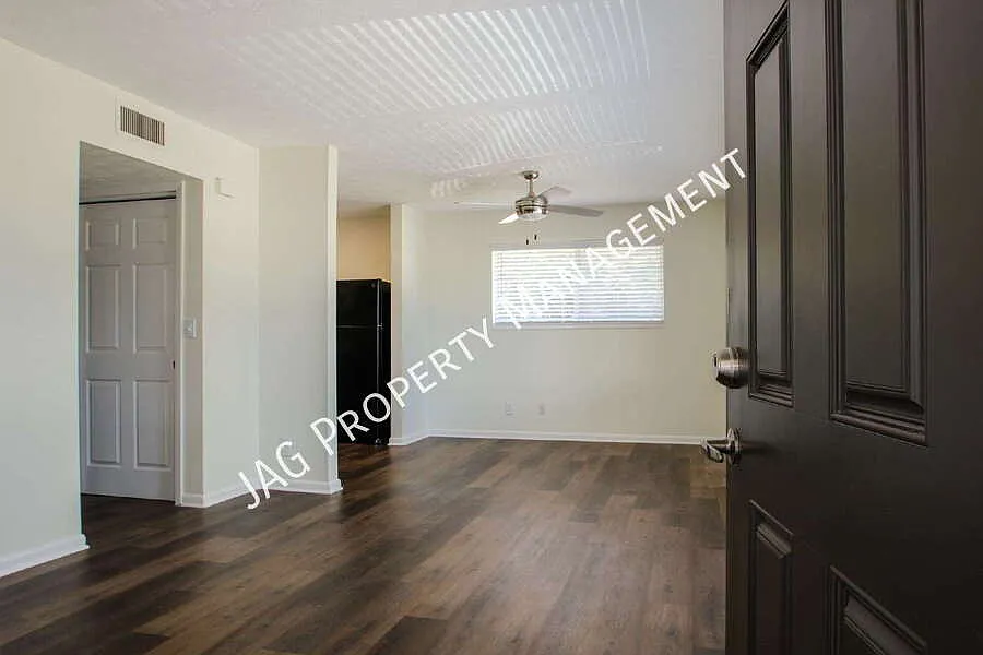 "Charming 2-Bed Oasis in Orange Park: Cozy 865 Sq Ft Haven on Berrier Street!" — Photo 3