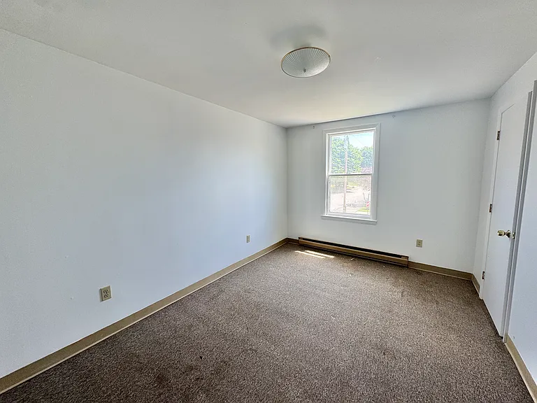 90 Franklin St #4 — Photo 9