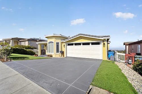 208 Goodwin Dr Photo 1