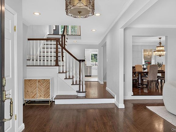 3rd image of 30 Irving Drive