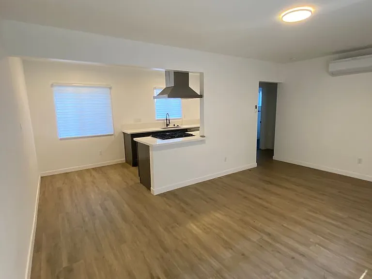 521-523 E Live Oak Ave — Photo 6