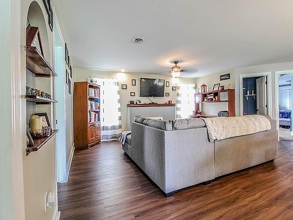 3rd image of 109 Elder St