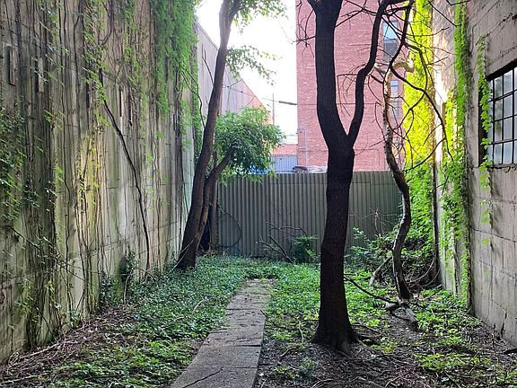 4th image of 3910 Crescent St