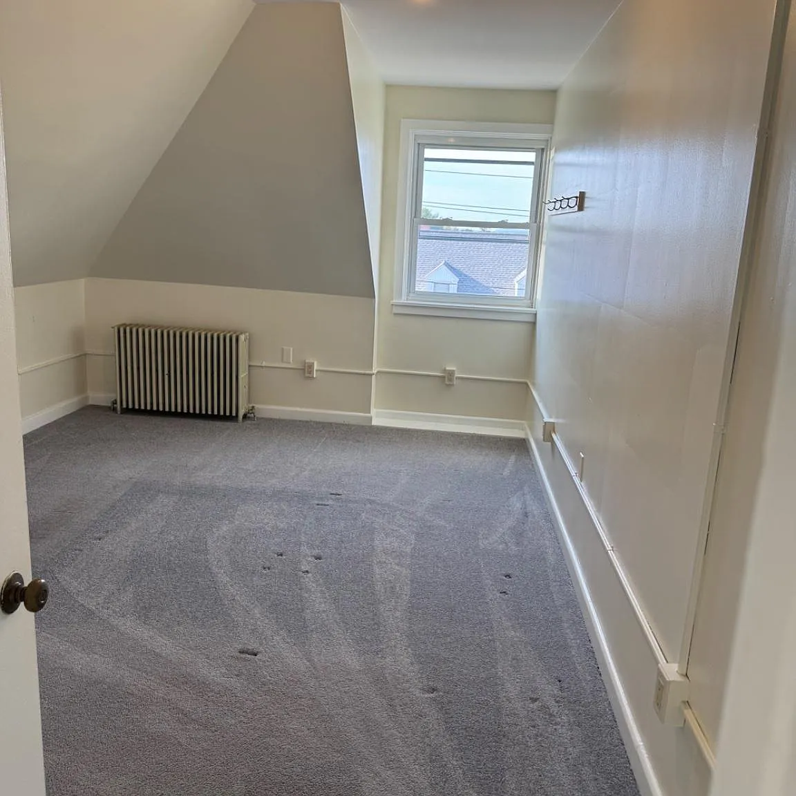 1 bed, 1.0 bath, 700 sqft, $1,050 — Photo 3