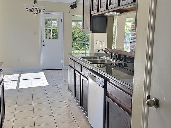 4th image of 344 Evergreen Dr