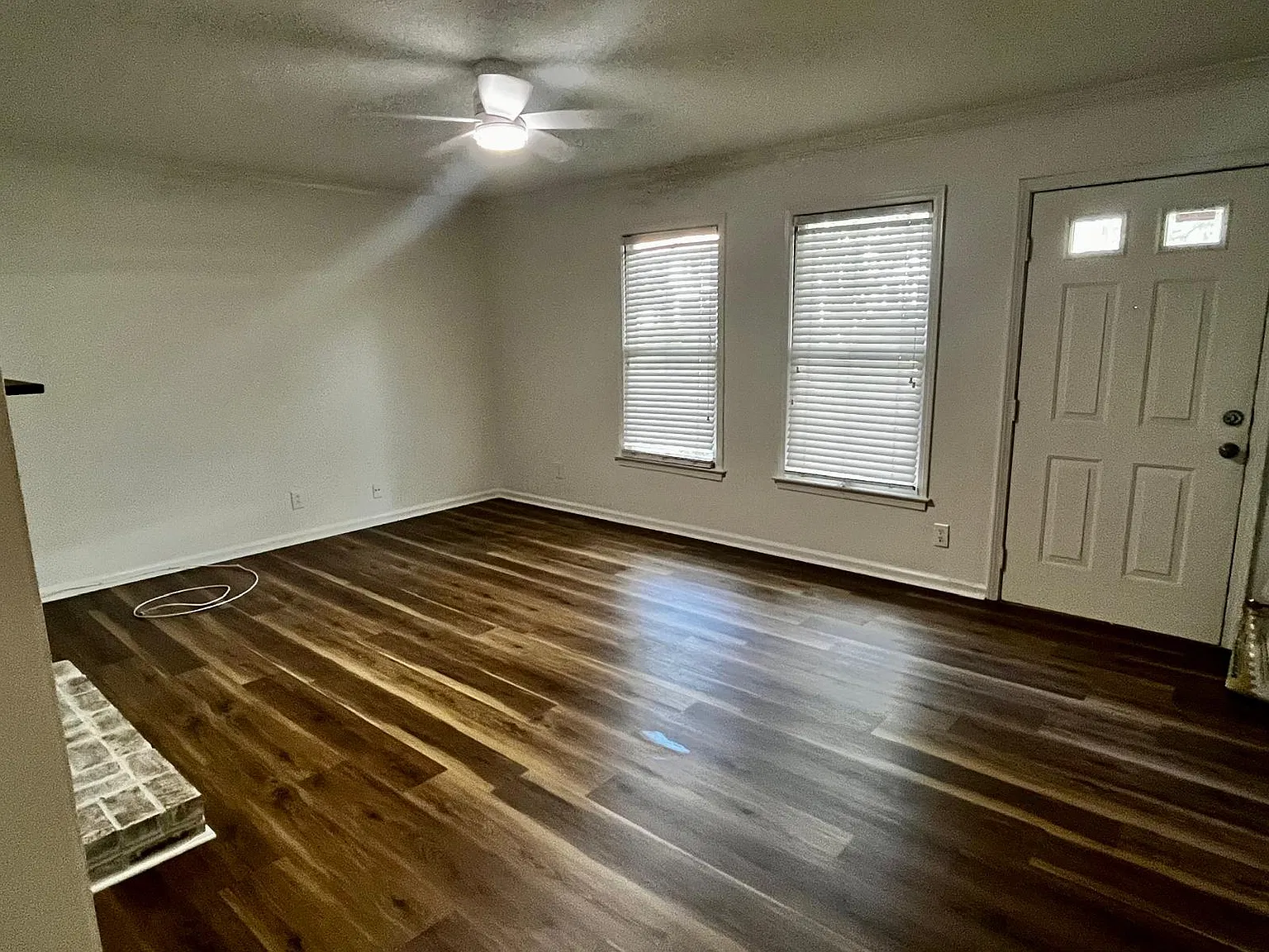 3 bed, 2.5 bath, 2400 sqft, $2,600 — Photo 2
