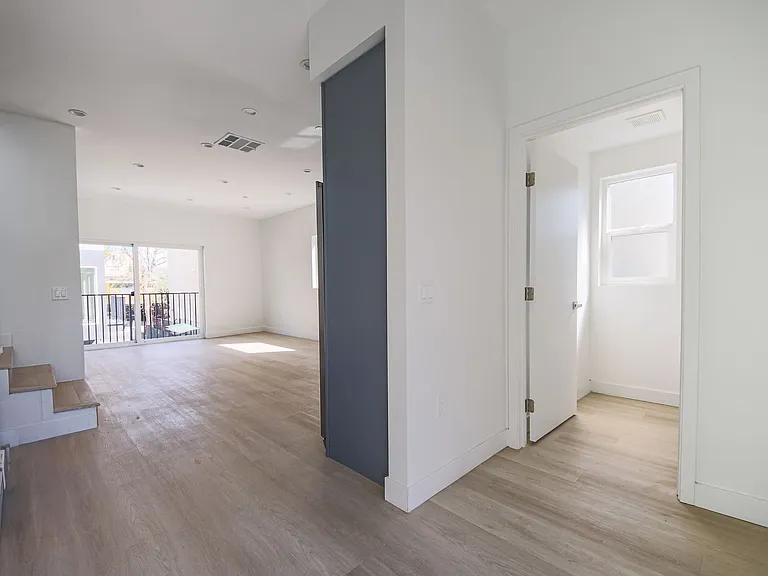 5263 Cartwright Ave — Photo 43