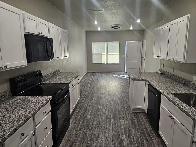 322 N Avenue B #A — Photo 3