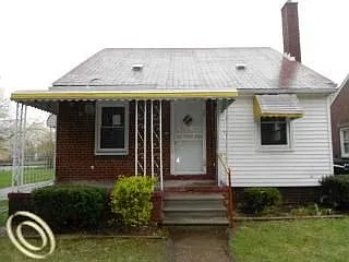 18613 Shields St photo 1