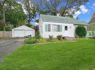 272 East Rd, Bayport, NY 11705