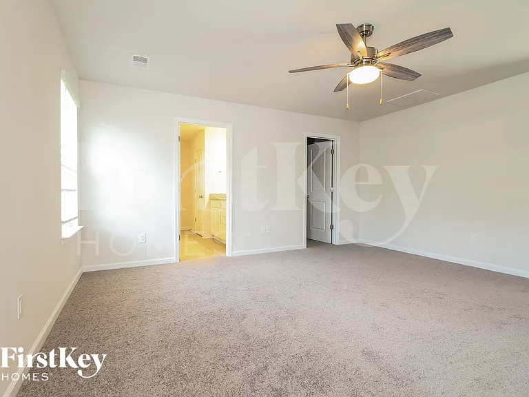 304 Ashborne Ln — Photo 7