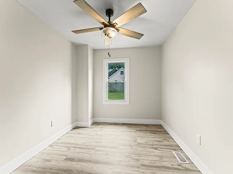 1021 S Maple Ave — Photo 23