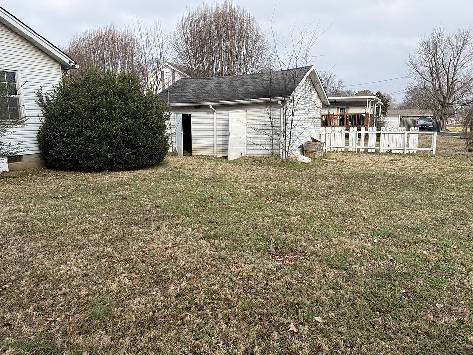 2nd image of 513 Castle Heights Ave