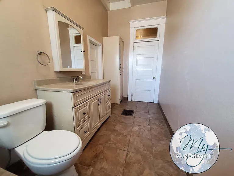 4 bed, 1.0 bath, 1400 sqft, $1,300 — Photo 20