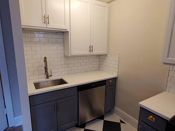 3rd image of 2530 N Sacramento Ave #102