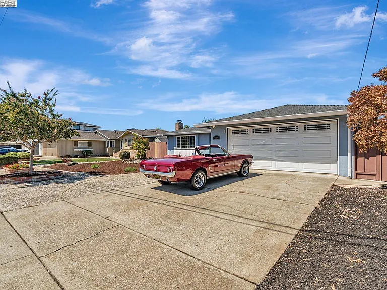 41819 Mahoney St — Photo 31