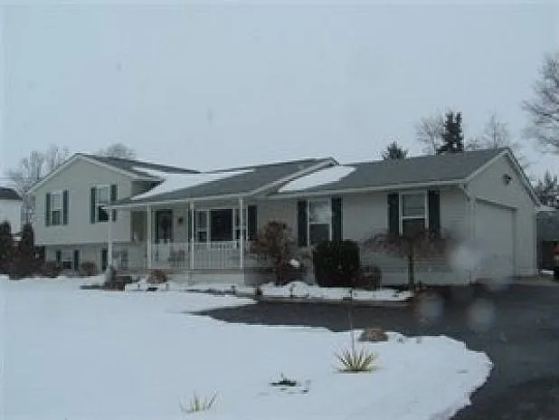 1609 W High St photo 1