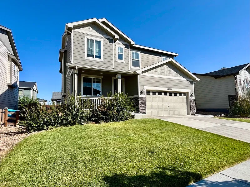 3 bed, 2.5 bath, 2347 sqft, $2,950 — Photo 2