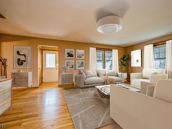 4th image of 136 Vreeland Ave