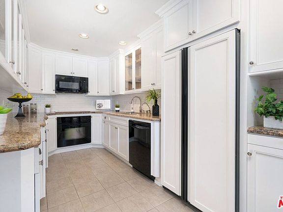 5th image of 415 Montana Ave Unit 204