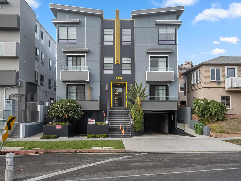 2131 S Beverly Glen — Photo 4