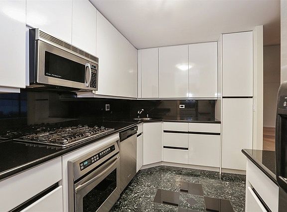 3rd image of 2800 N Lake Shore Dr APT 1303