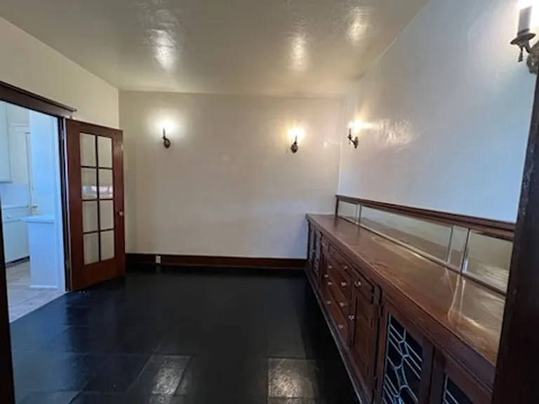 1561 N Van Ness Ave — Photo 8