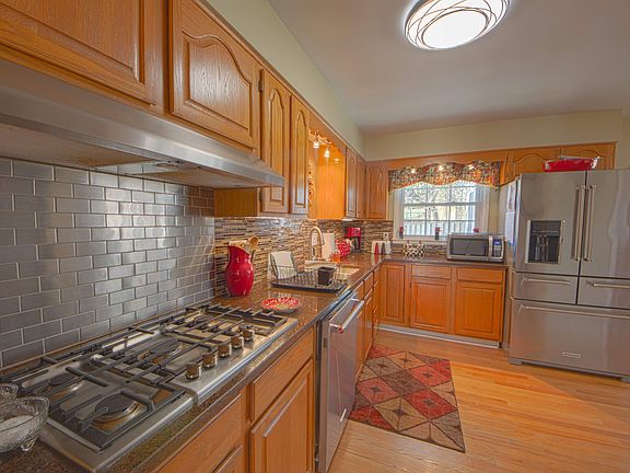 5th image of 8426 Cherry Valley Ln
