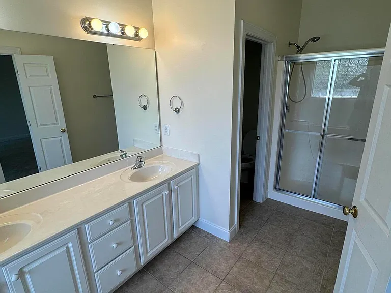 1052 Stonebridge Ln — Photo 11
