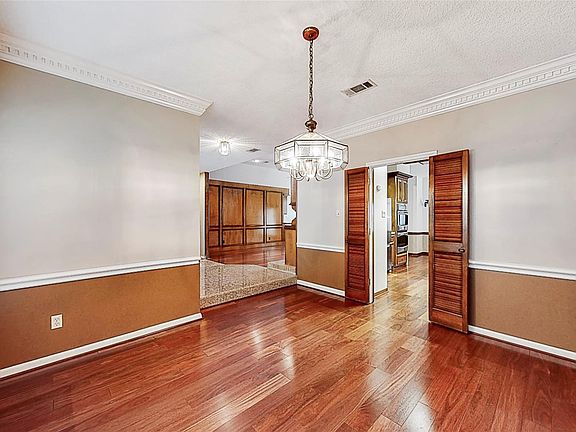 4th image of 2810 Forest Garden Dr