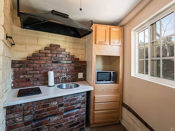 5th image of 1235 E Michelson St