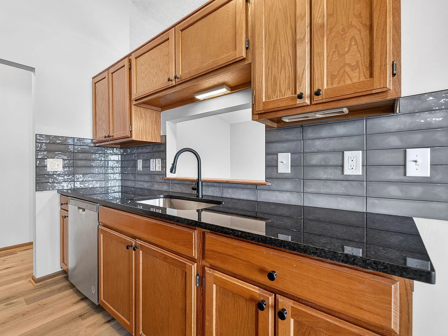 3 bed, 1408 sqft, $2,395 — Photo 4