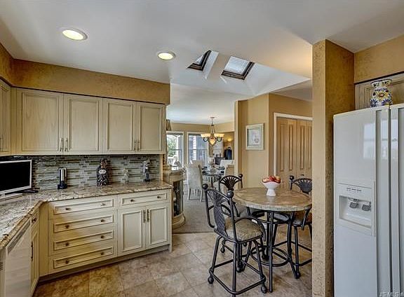 3rd image of 130 W Newport Dr
