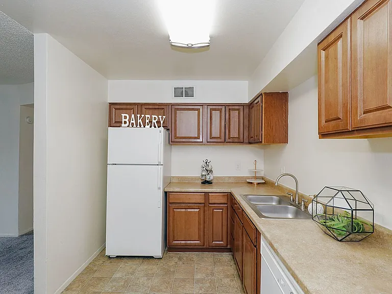 The Canyons on Colter Apartments — Photo 30