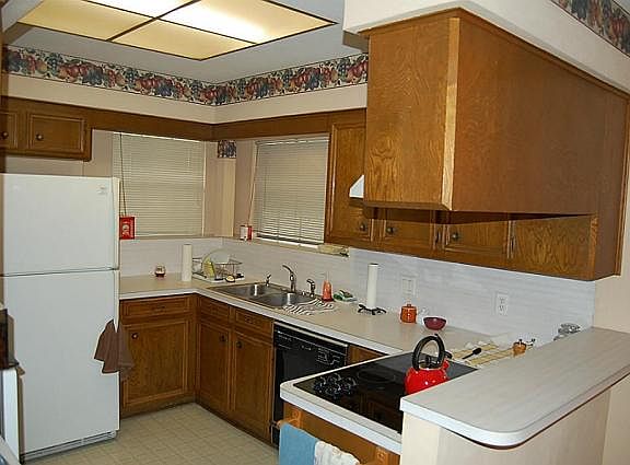 3rd image of 8222 Green Lawn Dr